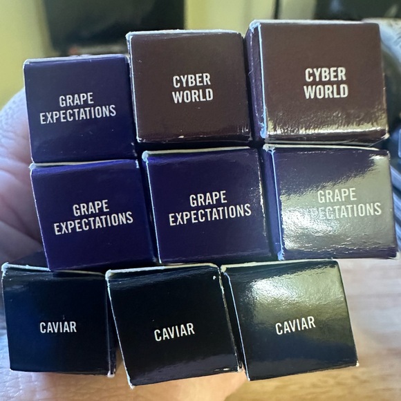 ✏️ GRAPE EXPECTATIONS a MAC LIP PENCIL $25 **NEW IN THE BOX. - Picture 12 of 13